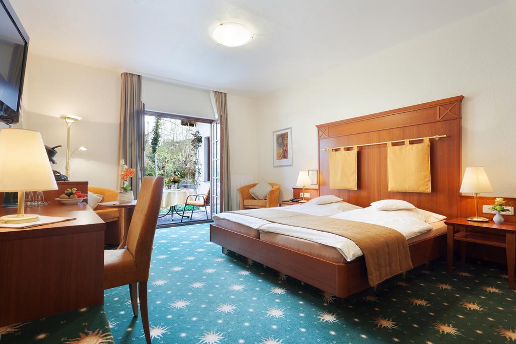 Hotel Restaurant Sonnenhof Weyerbusch エクステリア 写真