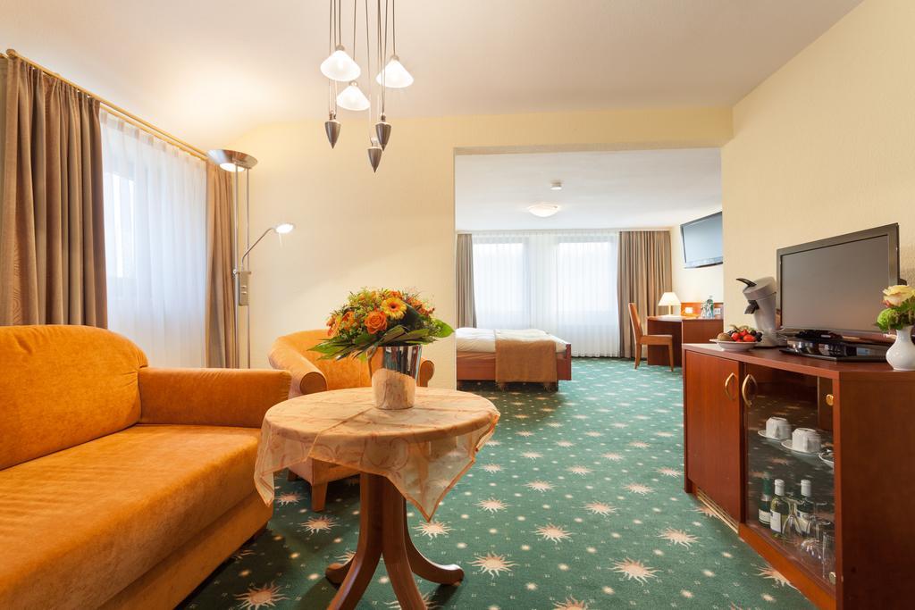 Hotel Restaurant Sonnenhof Weyerbusch エクステリア 写真