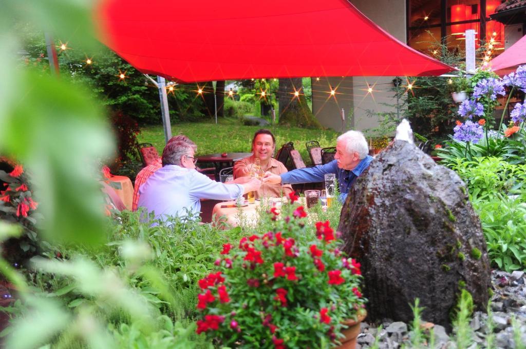 Hotel Restaurant Sonnenhof Weyerbusch エクステリア 写真